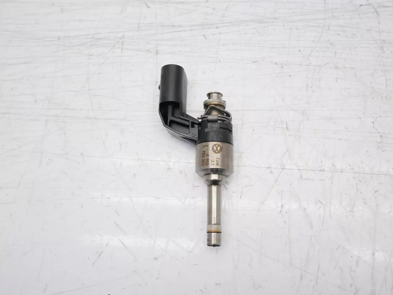 Inyector Volkswagen Golf Scirocco 1.4 TSI CAVD CAVC CAV 03C906036T