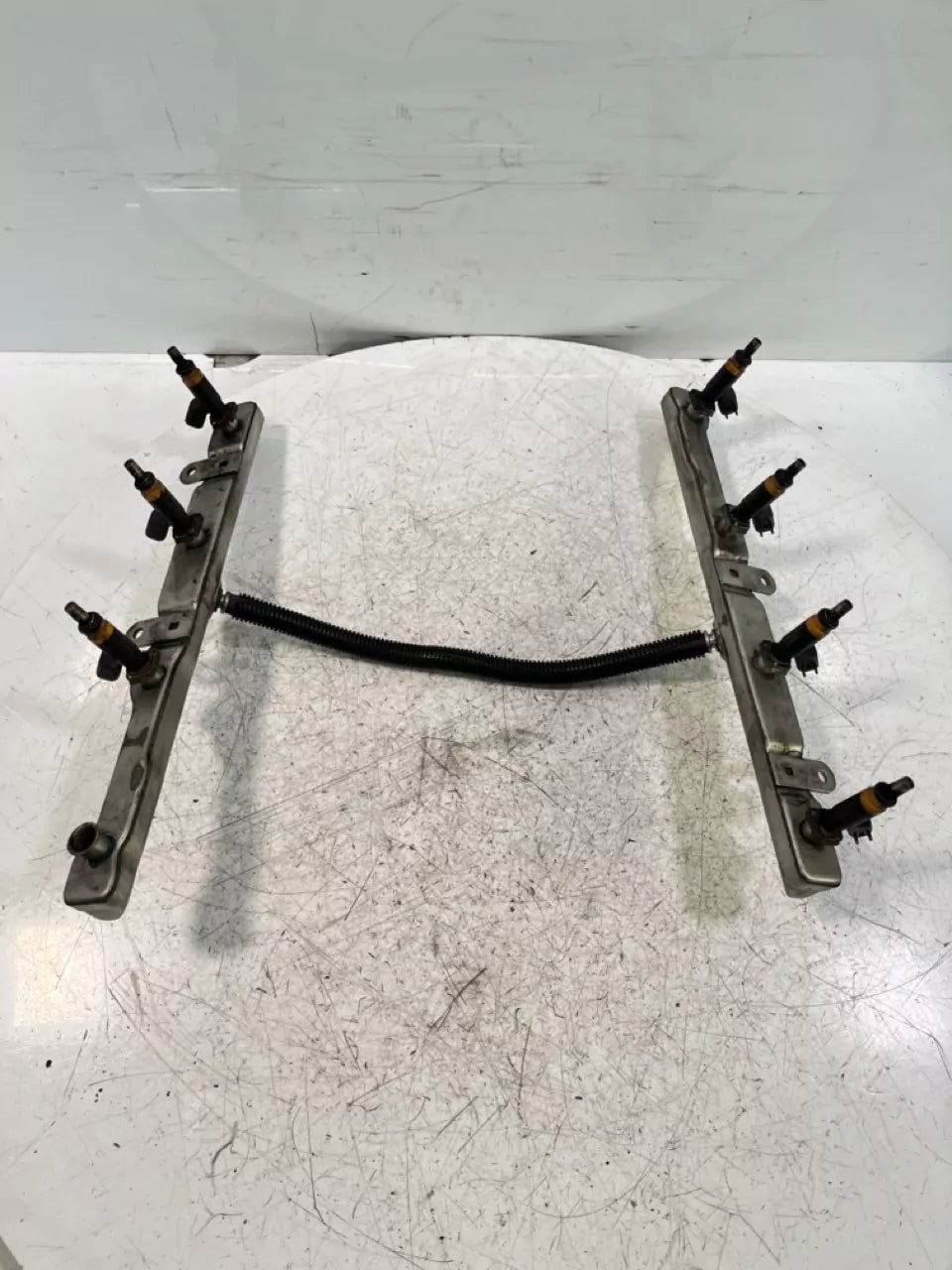 Riel de inyectores Dodge Ram 1500 2500 5.7 Hemi V8 EZH 5301388AC