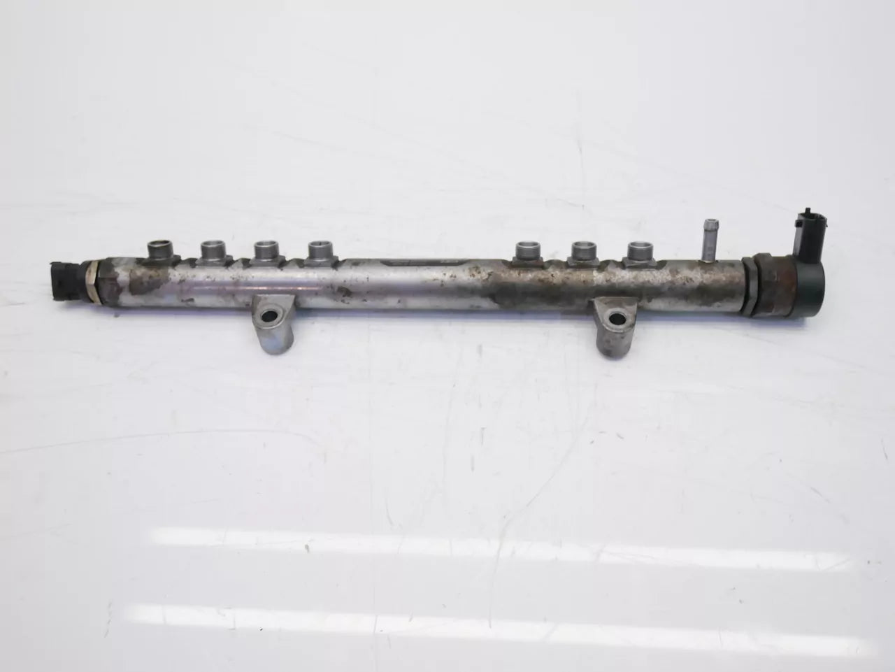 Rampa inyectora Volvo 2,4 D5 D5244T10 30777759