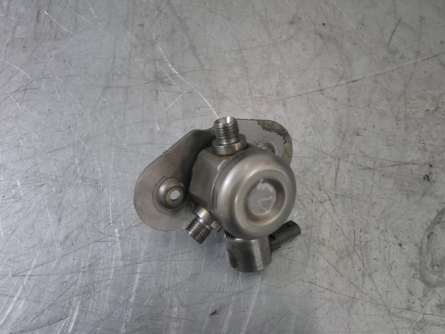 Bomba de combustible 2 BMW X5 F15 F85 4.4 xDrive N63T N63 N63B44B 7599865