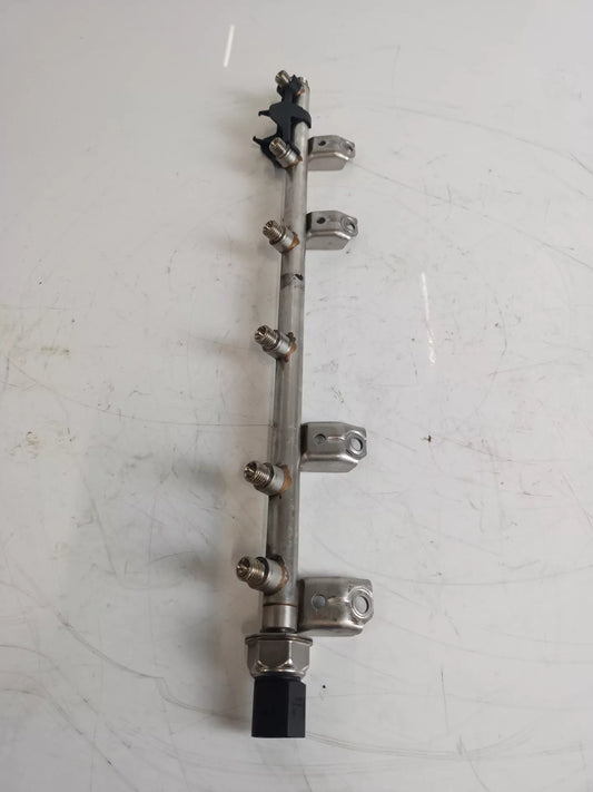 Carril del inyector BMW Serie 7 F01 F02 F03 F04 3.0 740i N54B30A N54 7575480