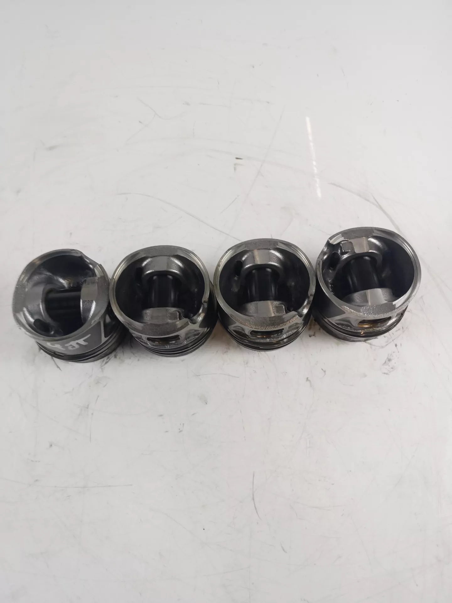 4 x Pistones Volkswagen Audi Seat Skoda Superb 3T4 2,0 TDI CBBB CBB 84R2 03L107065K