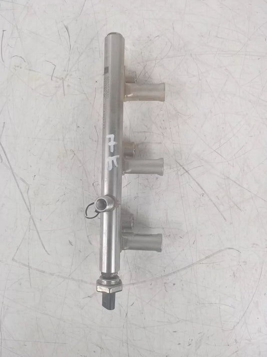 Carril del inyector Opel Corsa F 1.2 F12XHL EB2ADTD HN05 9811353880