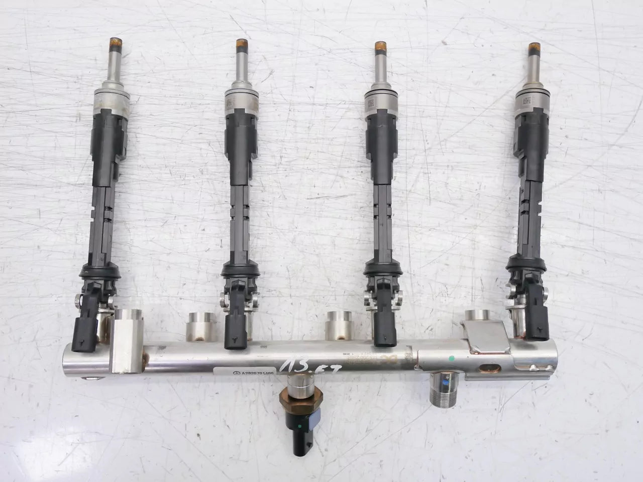 Rampa de inyectores Mercedes-Benz 1,3 A200 M282 282.914 A2820701400 A2820701100