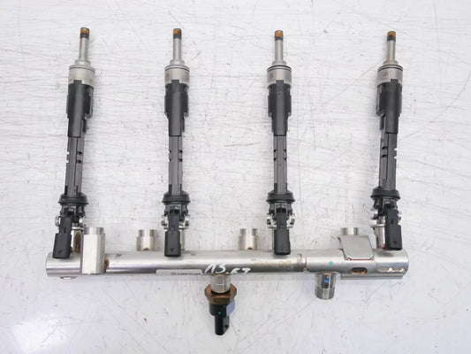 Rampa de inyectores Mercedes-Benz 1,3 A200 M282 282.914 A2820701400 A2820701100