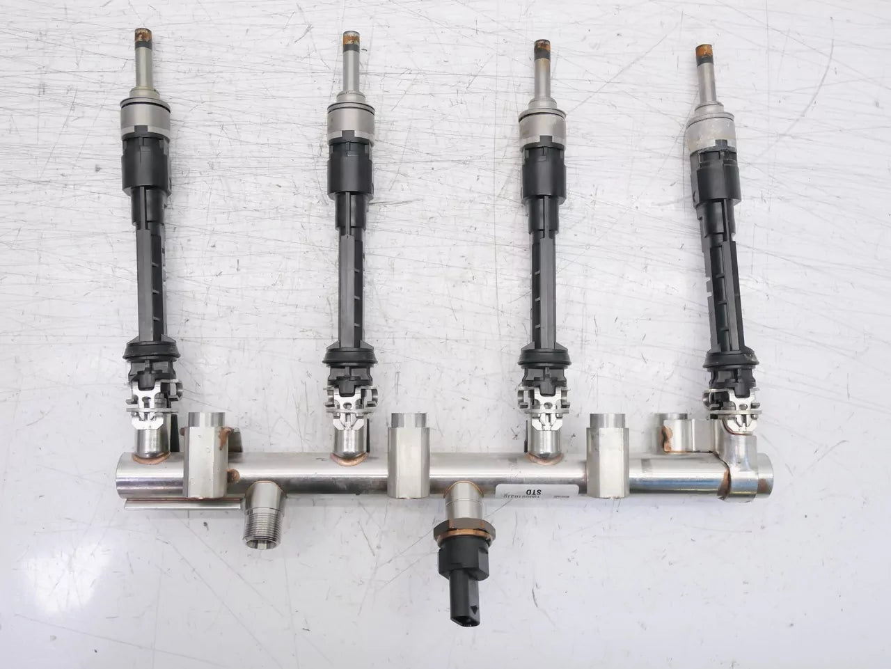 Rampa de inyectores Mercedes-Benz 1,3 A200 M282 282.914 A2820701400 A2820701100