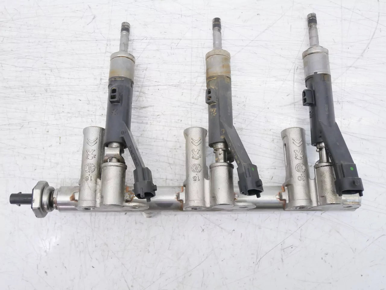 Rampa de inyectores Opel 1,2 F12XHT EB2ADTS 9811353880