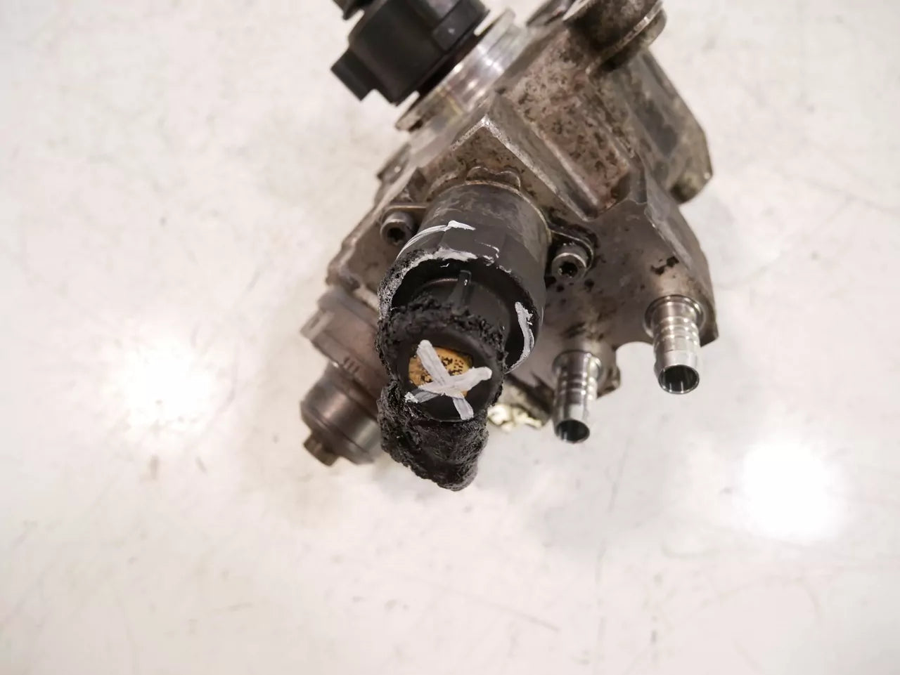 Bomba de alta presión defectuosa Audi Volkswagen A3 Golf 2.0 TDI DGCA DGC 04L130755E