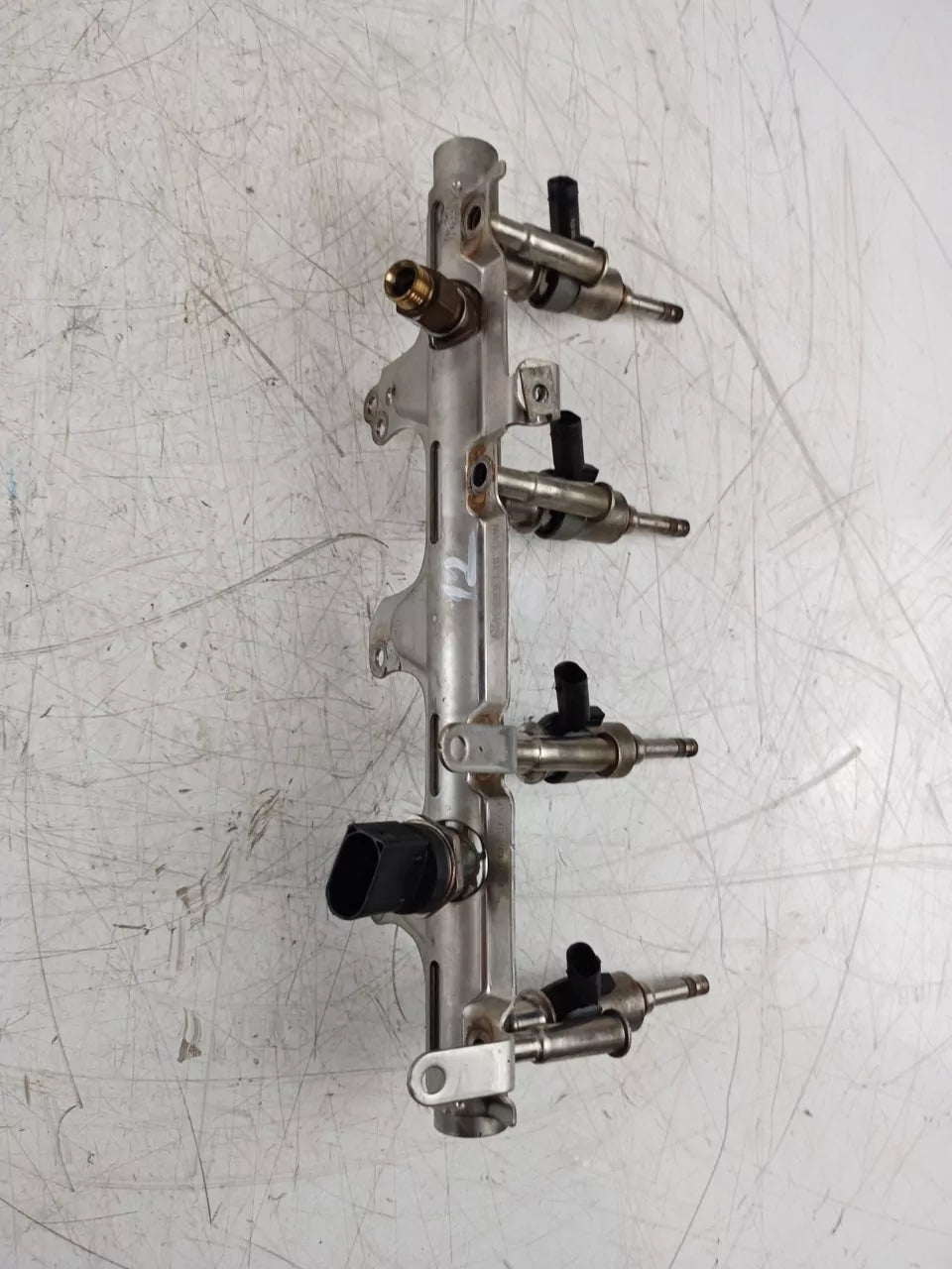 Rampa inyectora Audi A4 A5 Q5 2.0 TFSI CDNC CDN 06J133317J