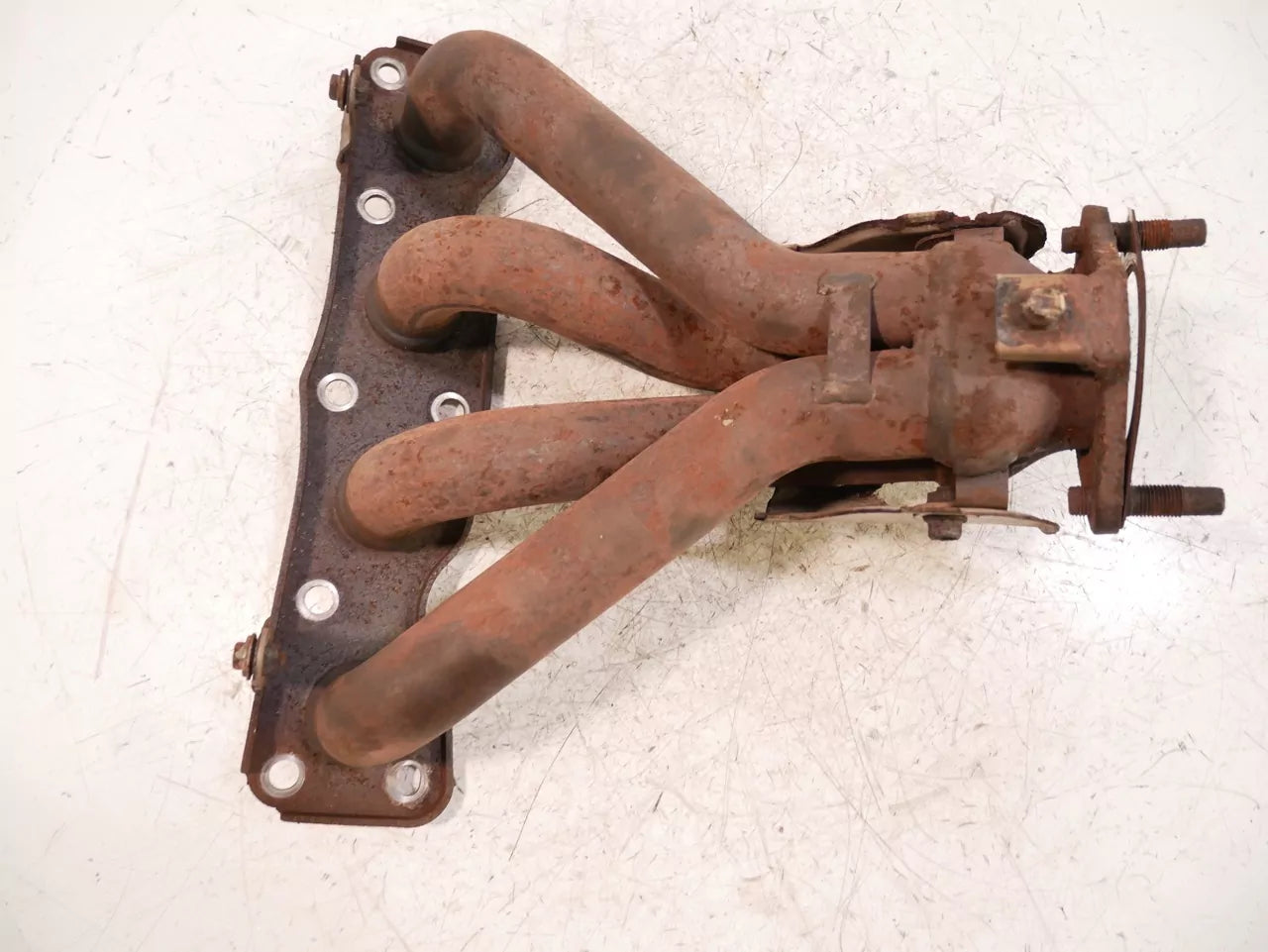 Colector de escape Hyundai 2,0 2WD G4KD 28500-2G300