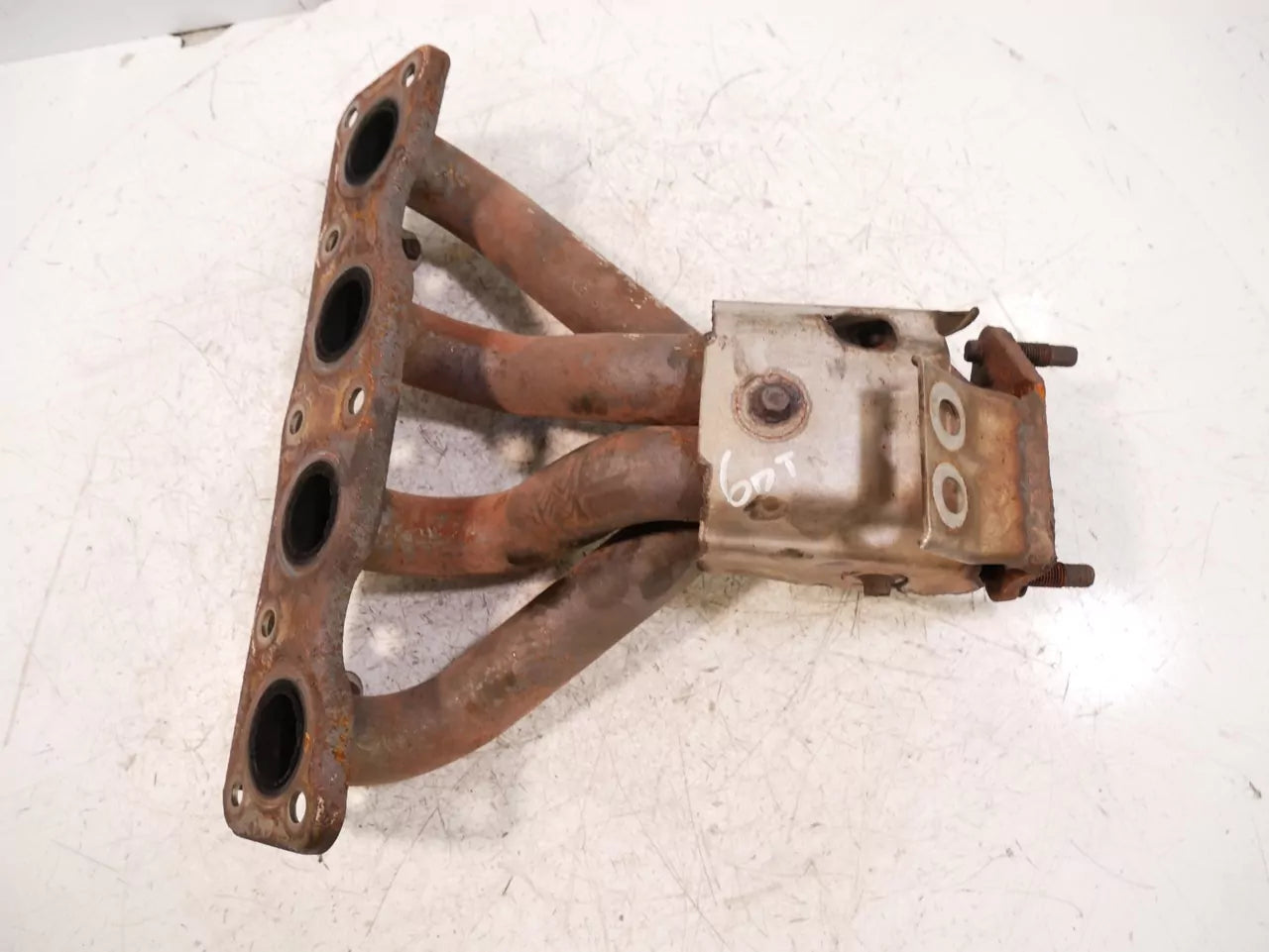 Colector de escape Hyundai 2,0 2WD G4KD 28500-2G300