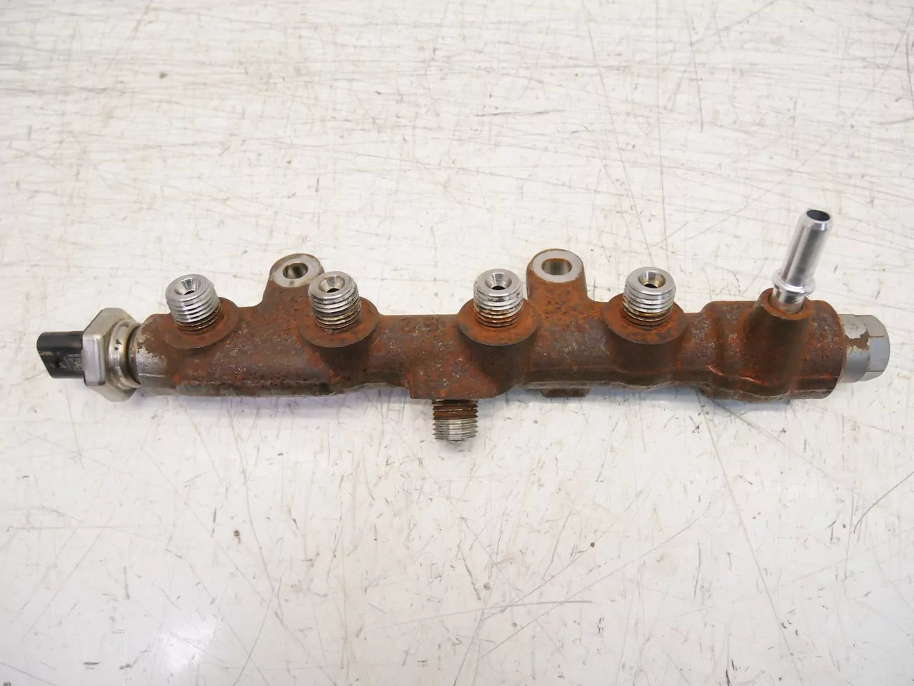 Rampa de inyectores Citroen Peugeot DS 1,5 BlueHDI YHZ DV5RC YH01 9821399680