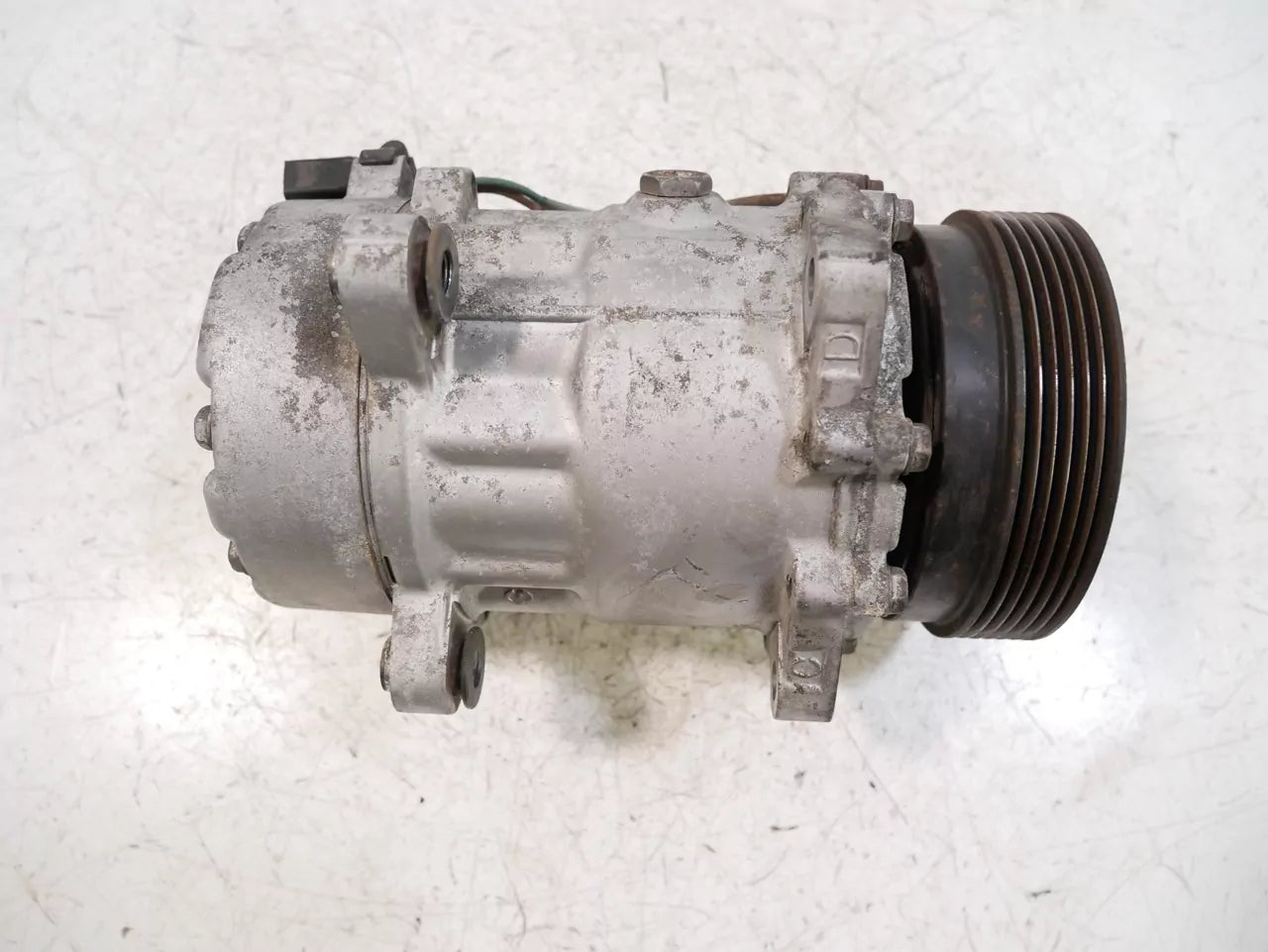 Compresor de aire acondicionado Seat Volkswagen 2,8 V6 BDE 1J0820803K