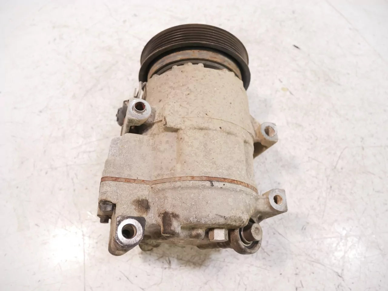 Compresor de aire acondicionado Hyundai Kia 1,4 G4FA F500AN8AA03