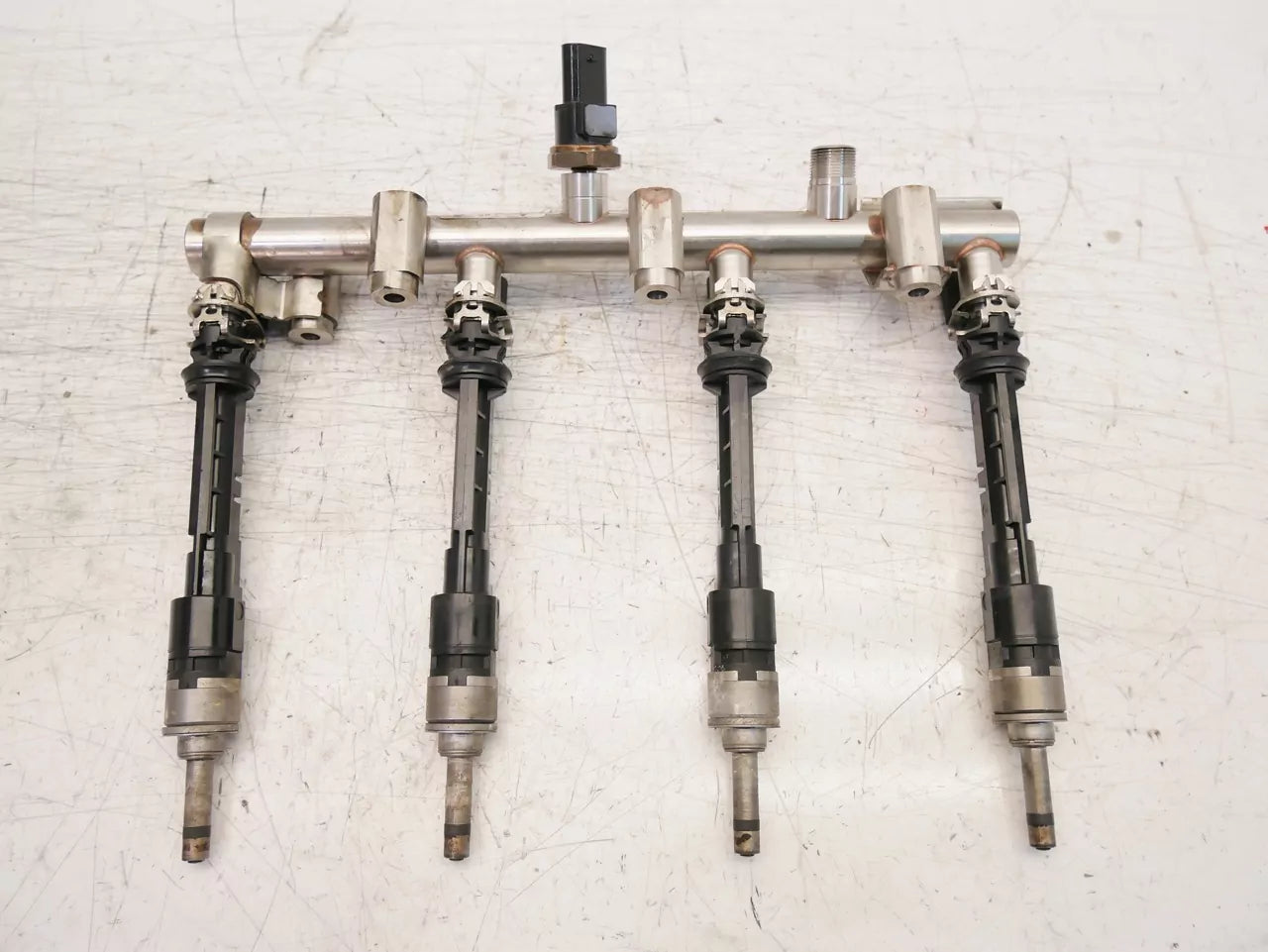 Rampa de inyectores Mercedes-Benz 1,3 A 250 e M282.914 A2820703900 A2820701100