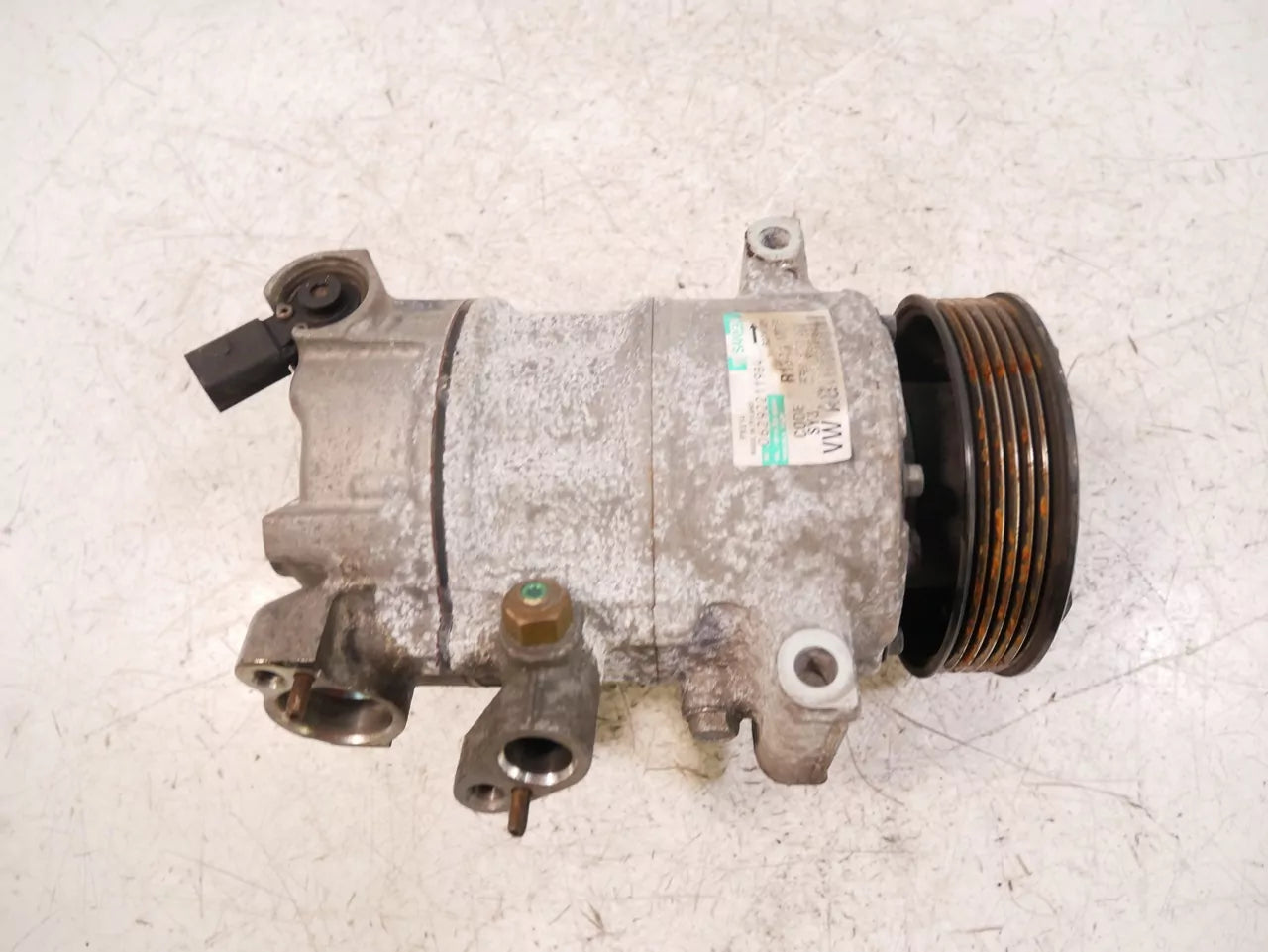 Compresor de aire acondicionado Audi Seat Skoda Volkswagen 1,6 TDI CAYC CAY 5N0820803C