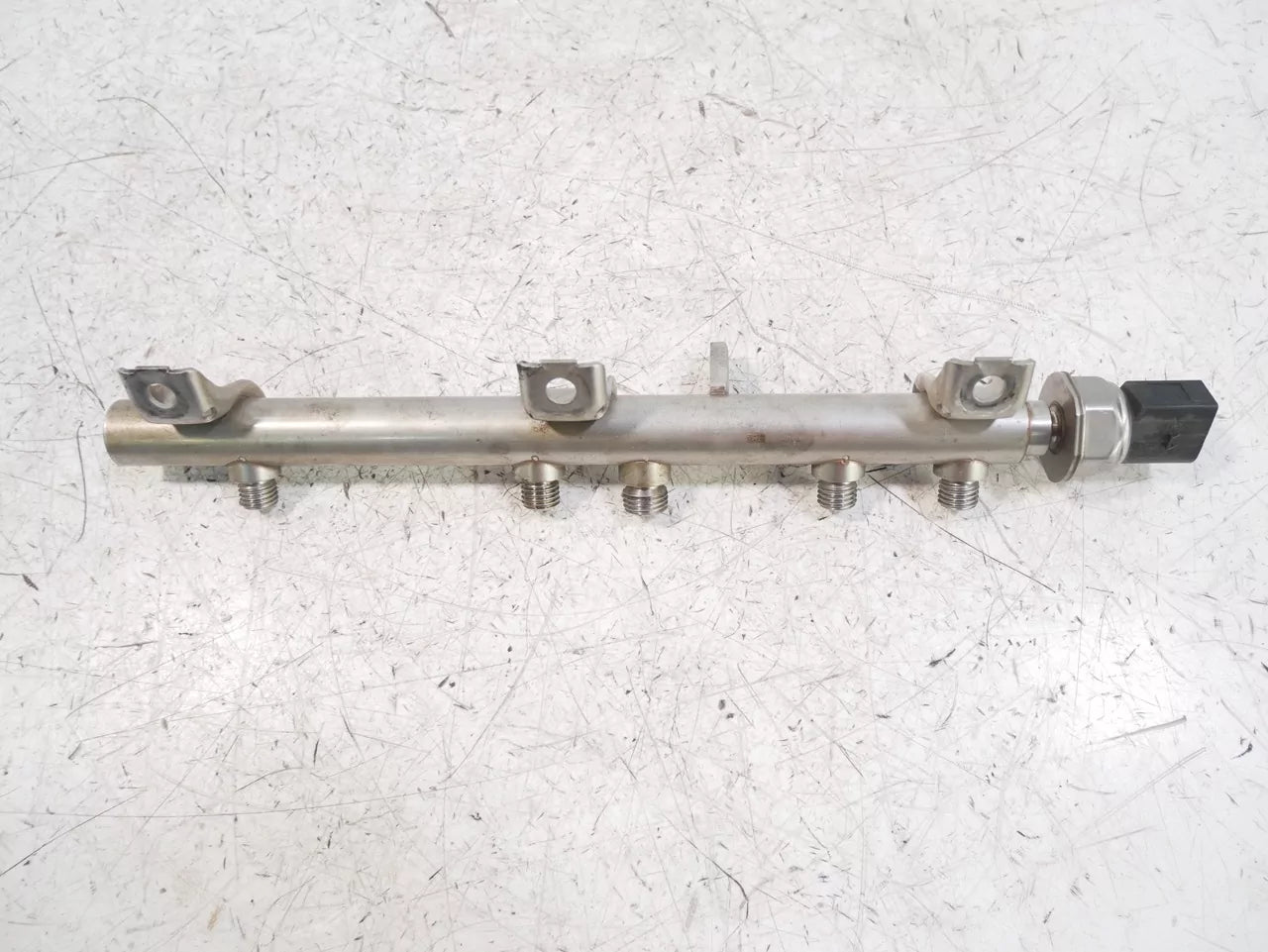 Rampa de inyectores BMW 2,0 320i N43B20A N43 7562474