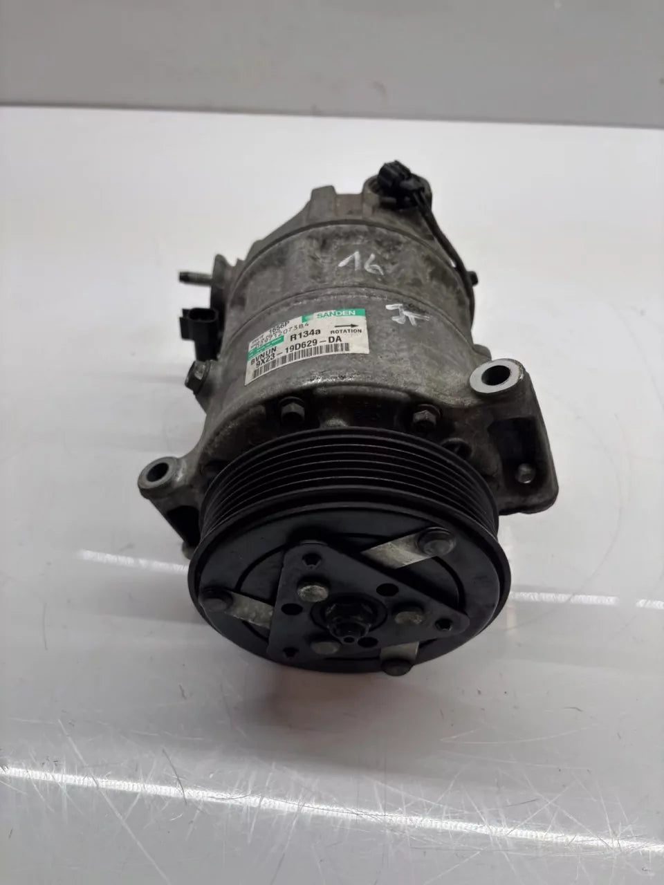 Compresor de aire acondicionado Land Rover Discovery 3.0 TD V6 306DT 9X23-19D629-DA