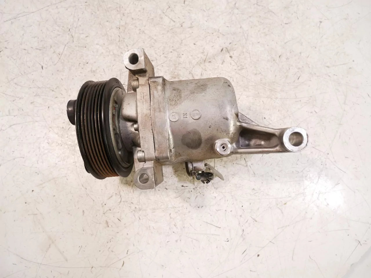 Compresor de aire acondicionado Suzuki 1,2 Hybrid K12D 95201-73S10