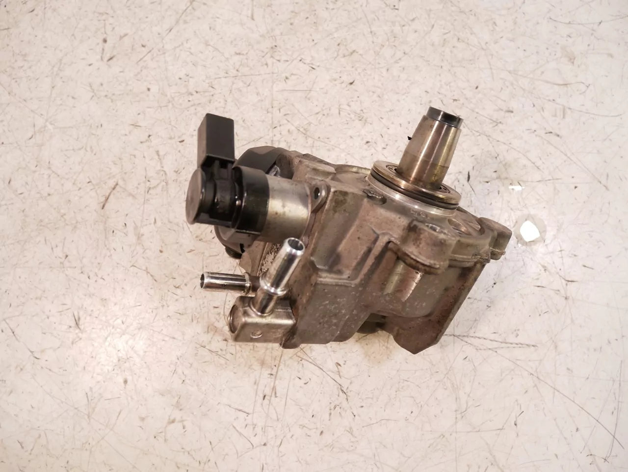 Bomba de alta presión BMW 1,5 d B37D15A B37 8511626