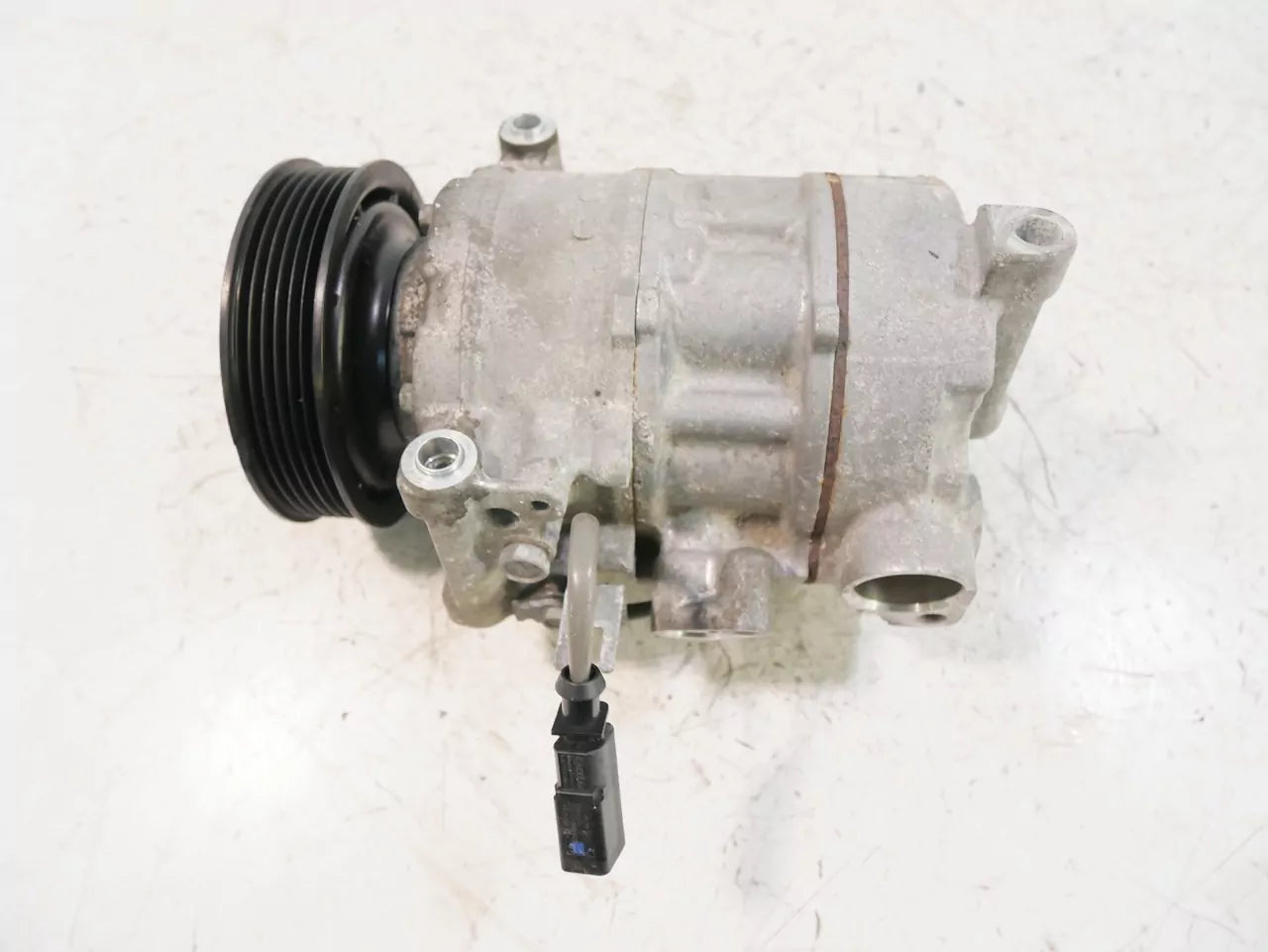 Compresor de aire acondicionado Audi 3,0 TDI Quattro DEHA DEH 8T0816803K