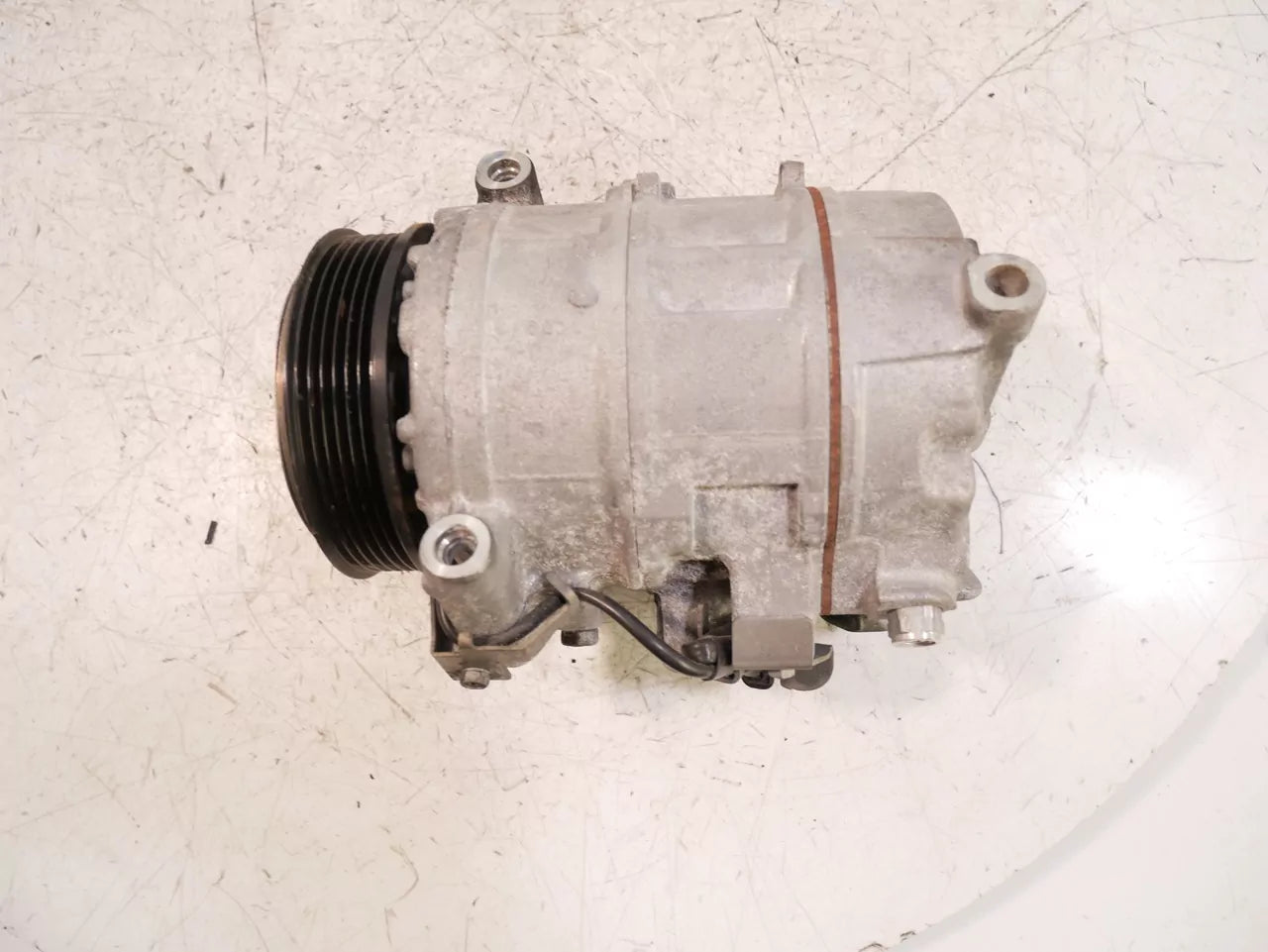 Compresor de aire acondicionado Jaguar 2,0 MHEV 204DTY AJ21D4 M8A2-19D629-CB