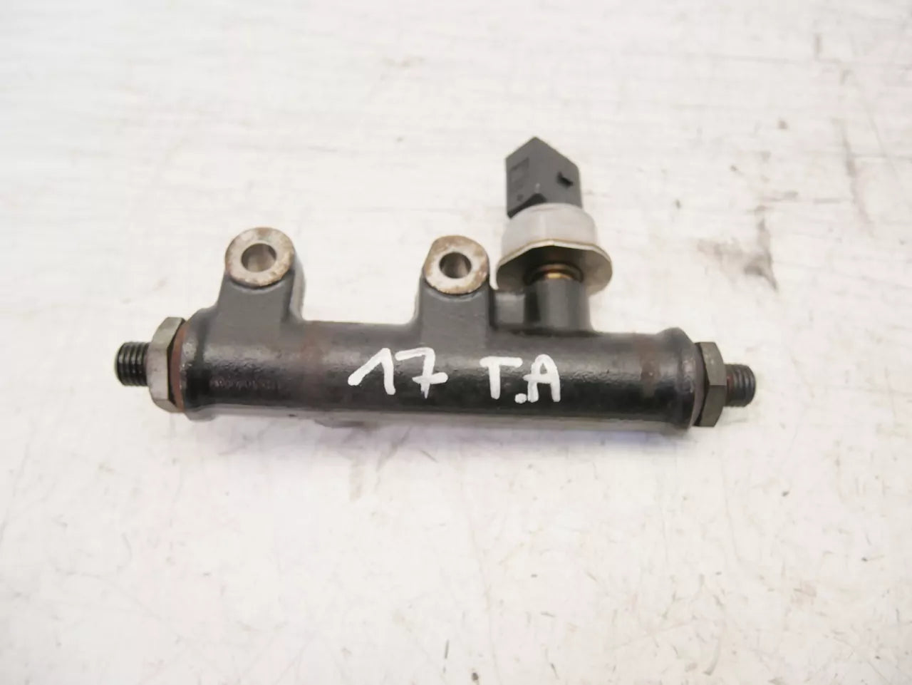 Rampa inyectora Land Rover 2,7 V6 4x4 276DT AJD 4R8Q-9CD66-AE