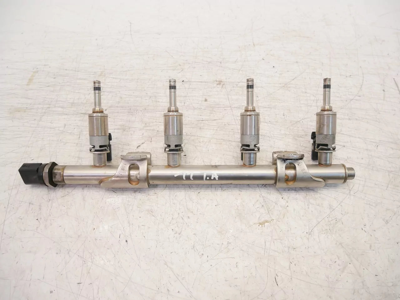 Rampa de inyectores Audi Seat Skoda Volkswagen 1,4 TFSI CZCA CZC 04E133320D