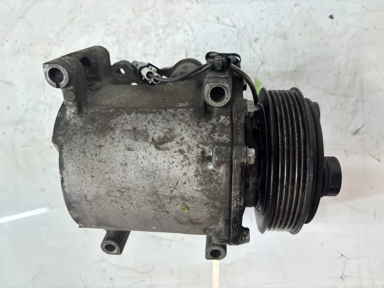 Compresor de aire acondicionado Mitsubishi 2,0 Turbo gasolina 4G63 MR568374