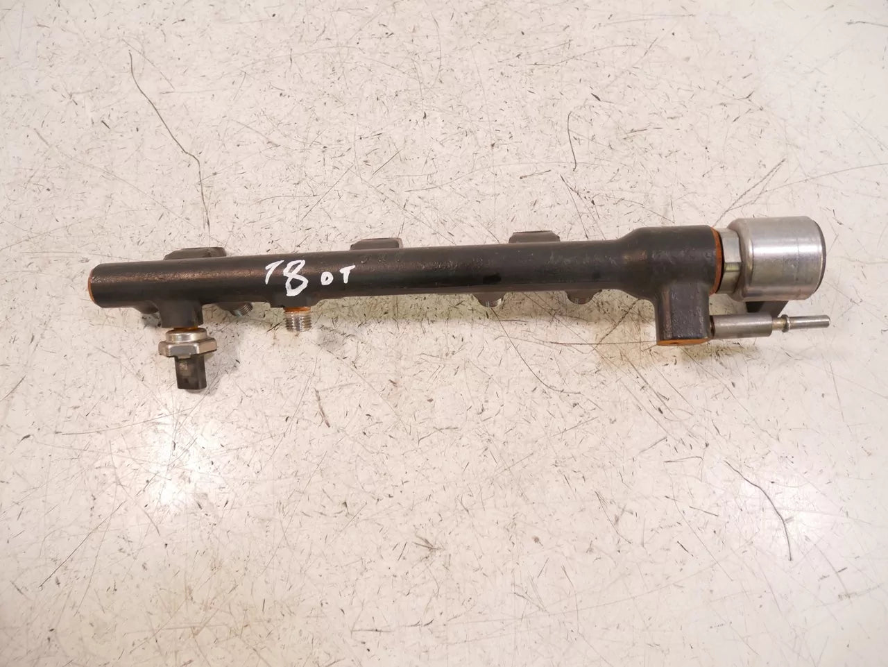 Rampa inyectora Nissan Renault 2,3 dCi M9T726 M9T 175211218R