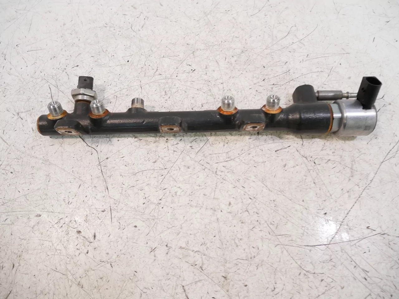 Rampa inyectora Nissan Renault 2,3 dCi M9T726 M9T 175211218R