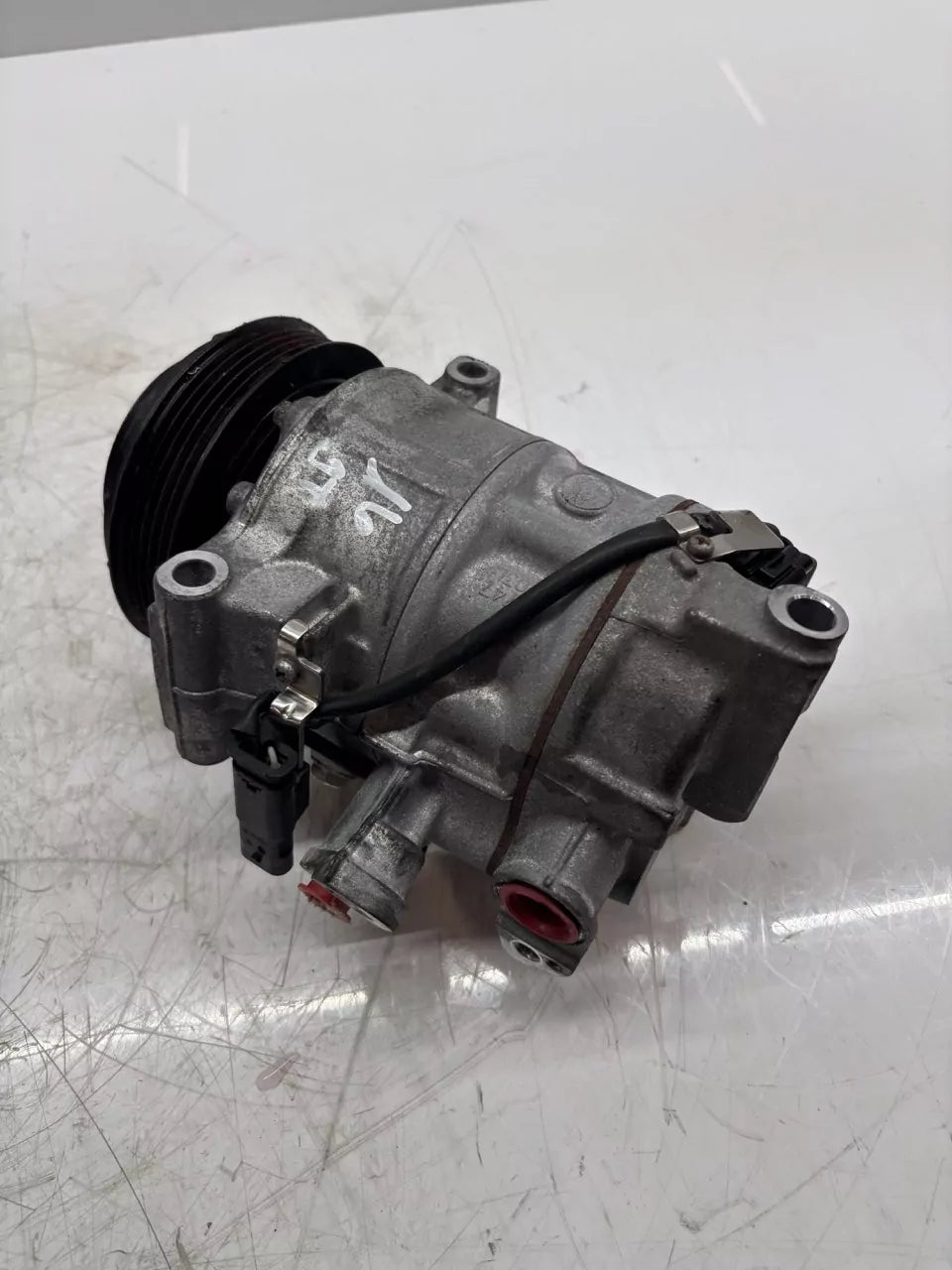 Compresor de aire acondicionado Mercedes-Benz 2,0 E220d OM654.920 654.920 OM654 A0008304500
