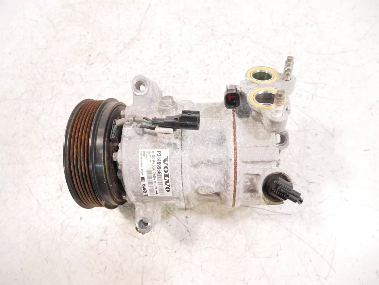 Compresor de aire acondicionado Volvo 2,0 Diesel D2 D4204T8 31469966