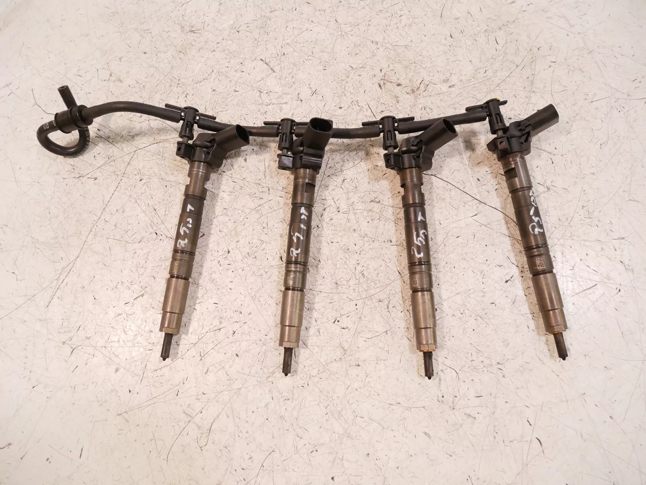 Inyector Boquilla de inyección Audi 2,0 TDI CGLC CGL 03L130277