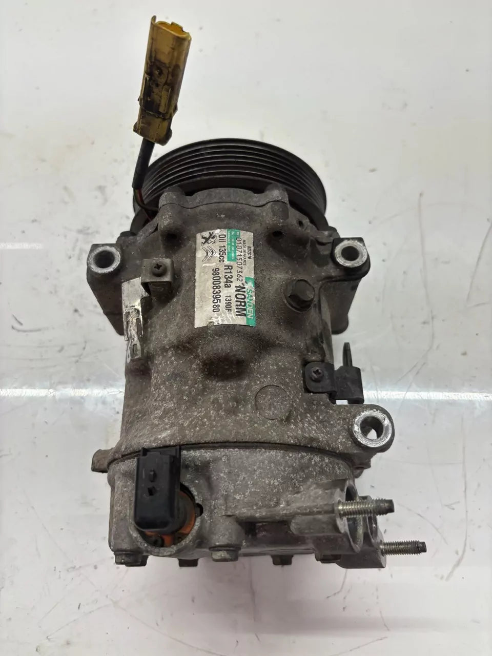 Compresor de aire acondicionado Peugeot 1,6 HDi DV6C 9HD 9800839580