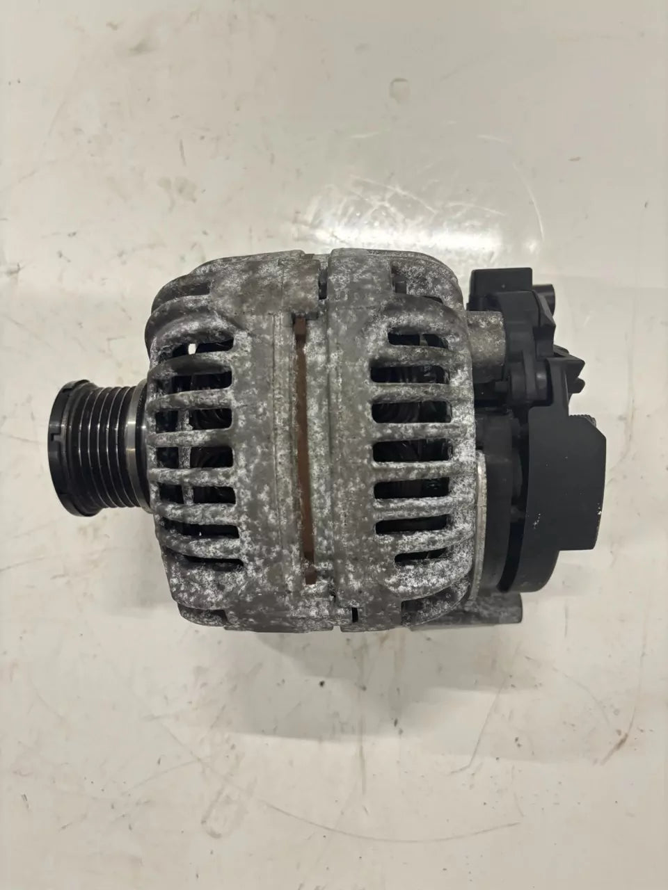 Alternador Audi 2,0 TDI CAGB 03G903016E