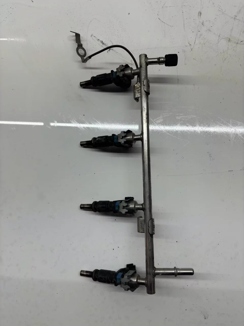 Rampa de inyectores Opel 1,6 gasolina A16XER 55573667