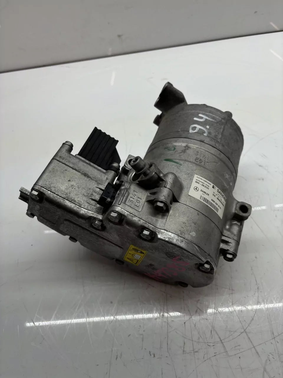 Compresor de aire acondicionado Mercedes-Benz 3,0 EQ Boost 4-matic M256.930 M256 256.930 A0008302601