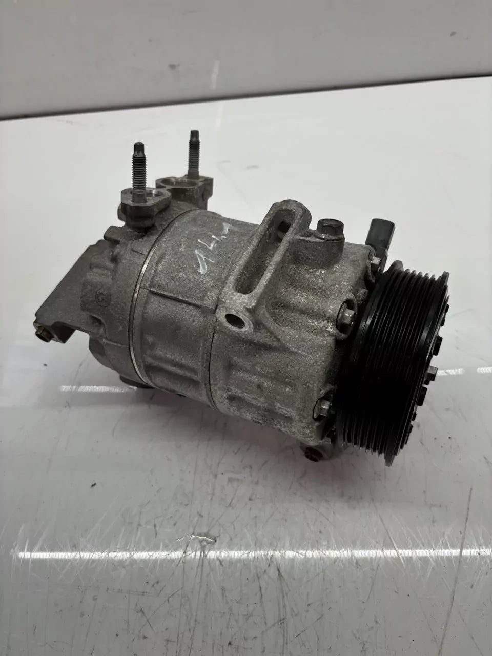 Compresor de aire acondicionado Volkswagen Ford 3.0 TDI V6 BF2X JB3B-19D629-AB