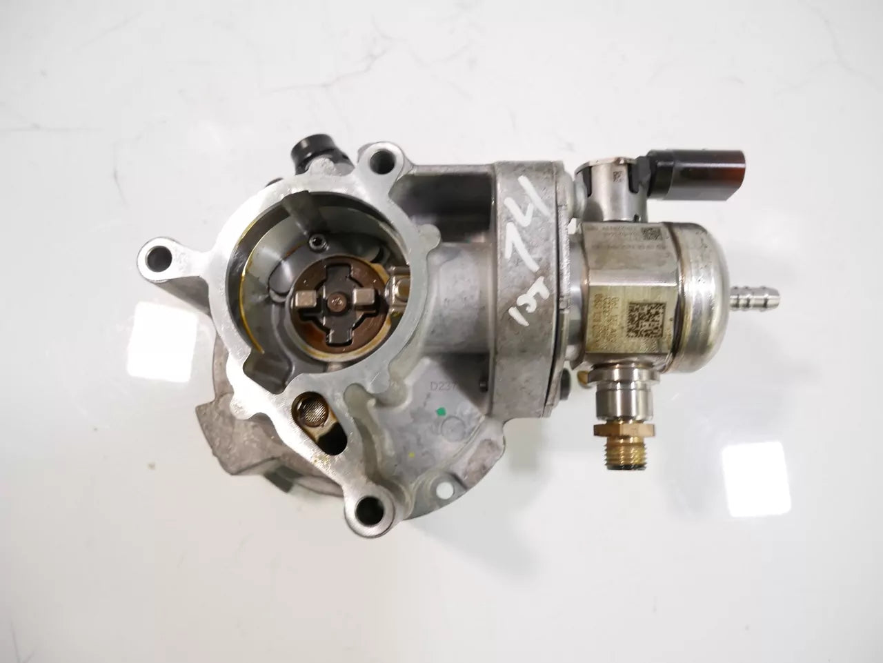 Bomba de vacío Bomba de combustible Audi A4 B9 A5 2.0 TFSI 40 DLVA 06K145100AE