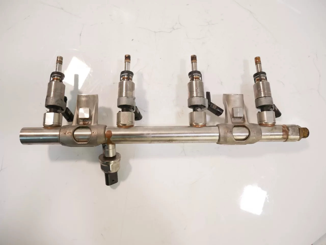 Rampa inyectora Audi A4 B9 A5 F5 2.0 TFSI gasolina 40 Hybrid DLVA 06L133317N