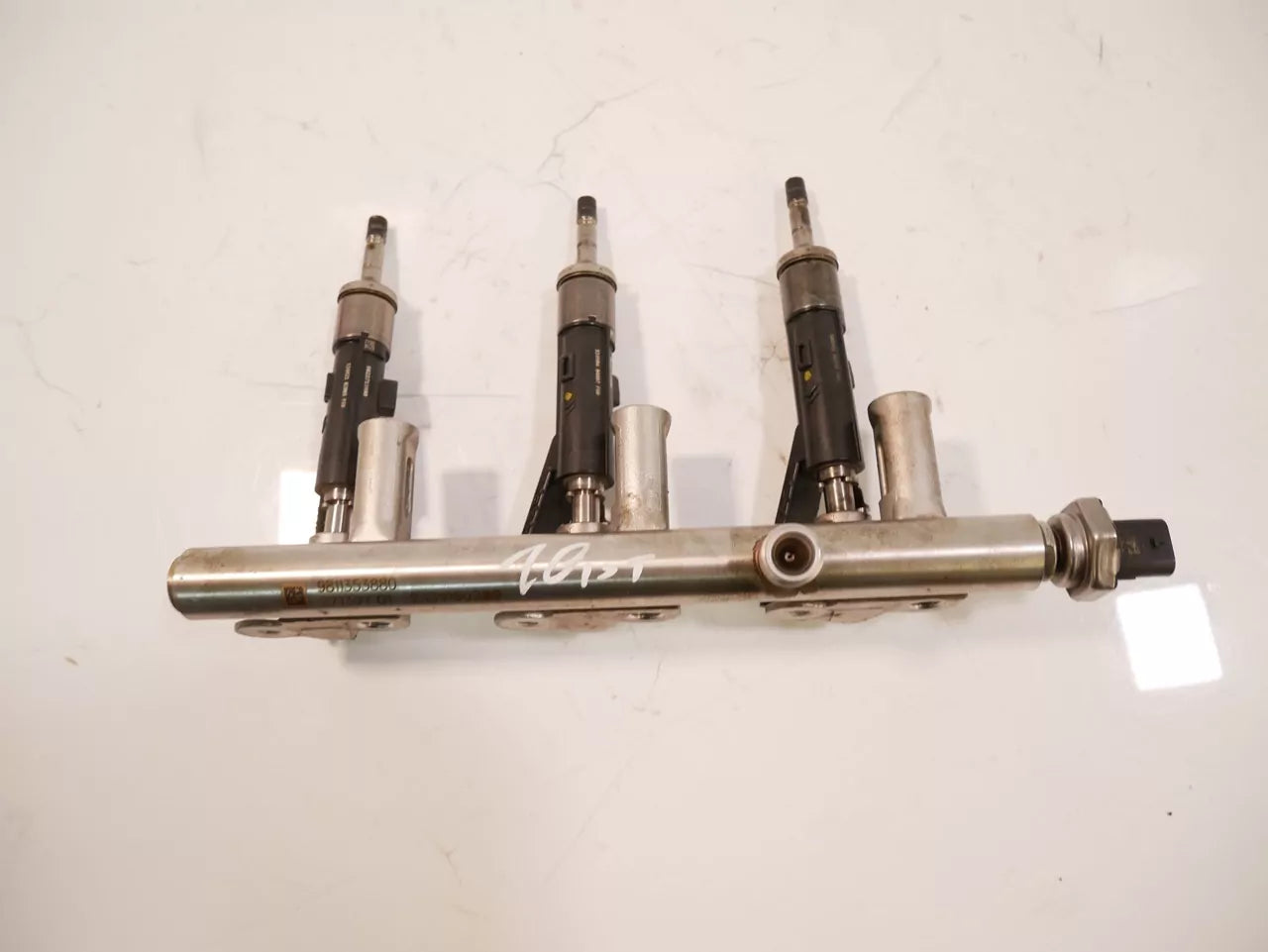 Riel inyector Citroen Peugeot C3 C4 1.2 HNP EB2ADT HN05 9811353880