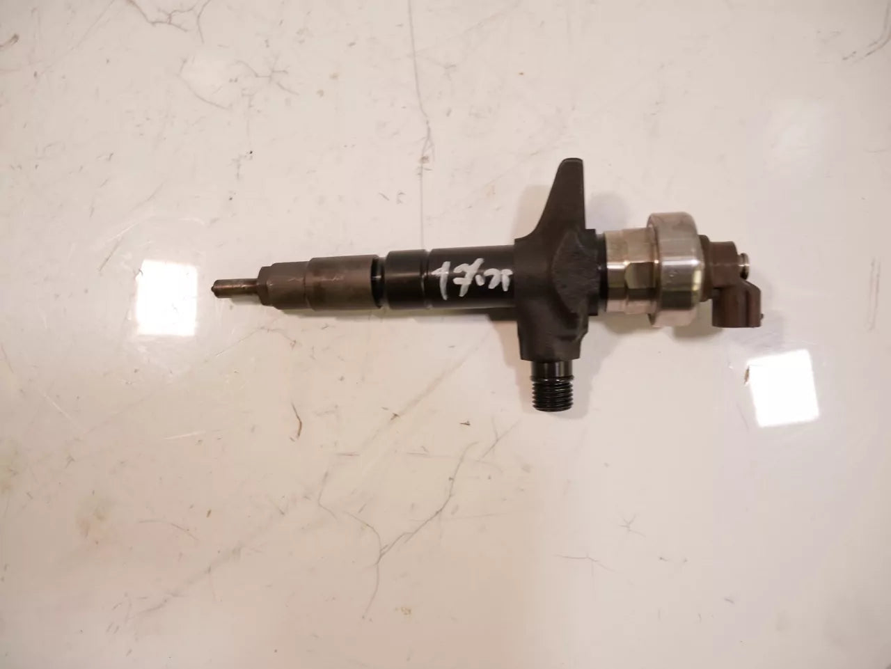 Inyector Isuzu D-Max TFR 3.0 D 4JJ1-TC 4JJ1 8982383180