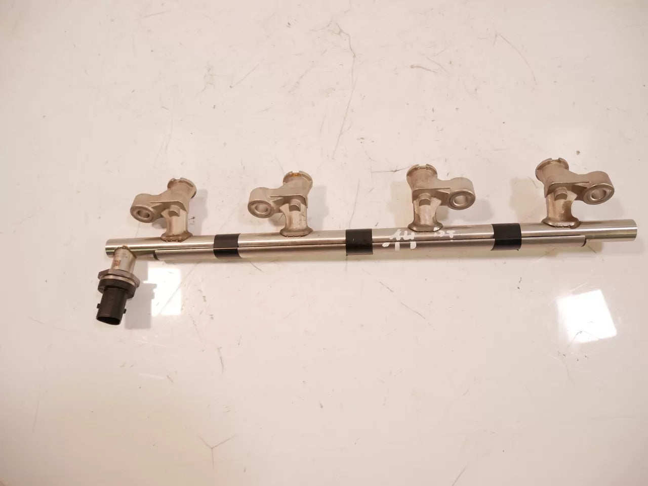 Carril del inyector Mazda CX-3 CX-5 2.0 PEX3 PE PE2713150
