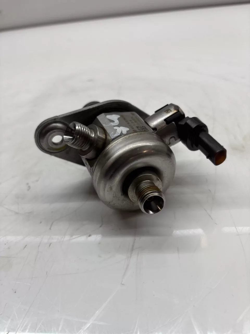 Bomba de combustible Peugeot 3008 II 1.6 Hybrid EP6FADTXHP 5GB 0261520734
