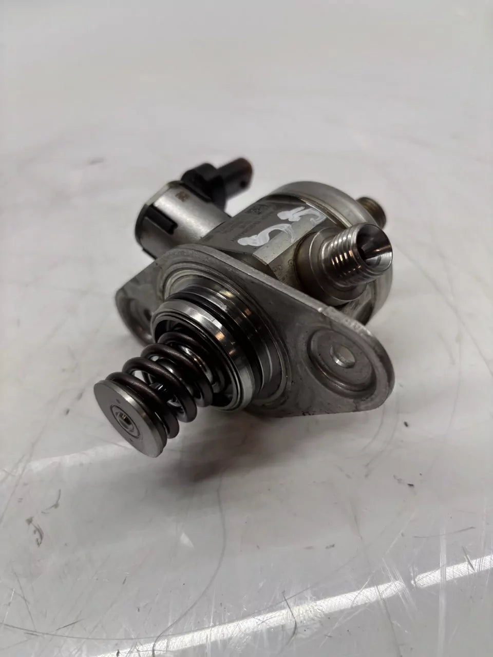 Bomba de combustible Peugeot 3008 II 1.6 Hybrid EP6FADTXHP 5GB 0261520734