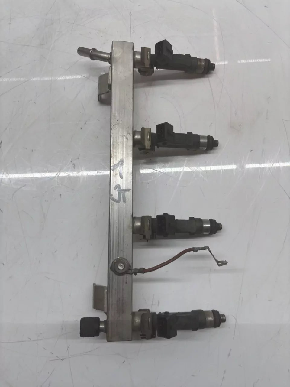 Riel inyector Opel Vauxhall Adam Astra Corsa 1.4 A14XER LDD 55572731