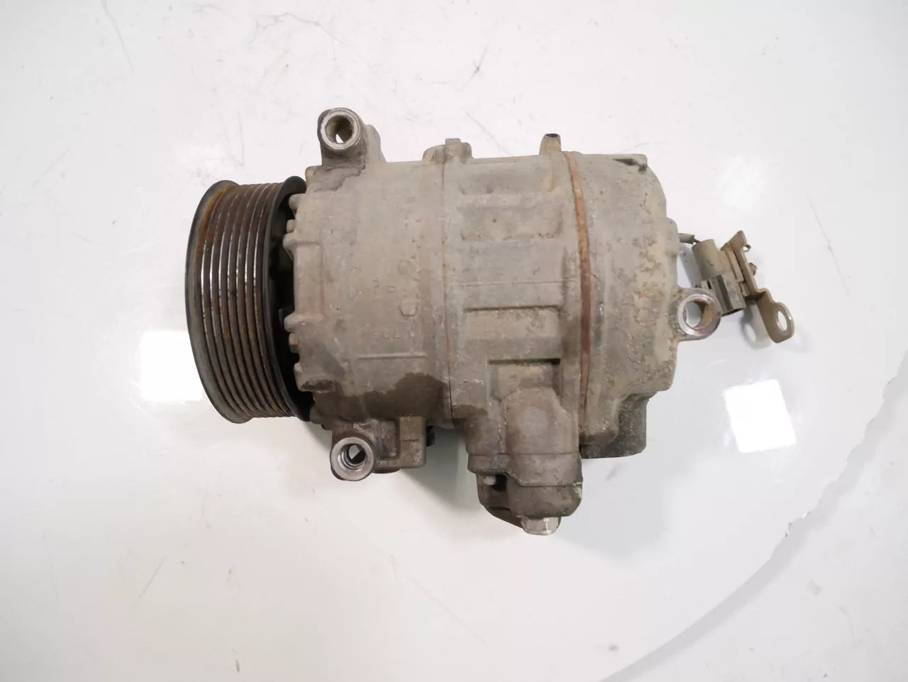 Compresor de aire acondicionado Land Rover Discovery L319 2.7 4x4 276DT TDV6 8H22-19D623-CA