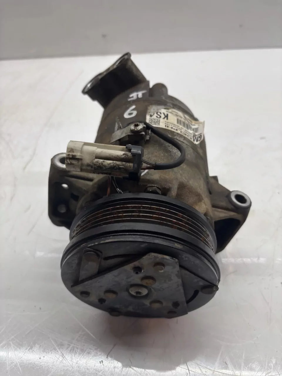 Compresor de aire acondicionado Opel Vauxhall Zafira 1.6 A16XER LDE 13322147