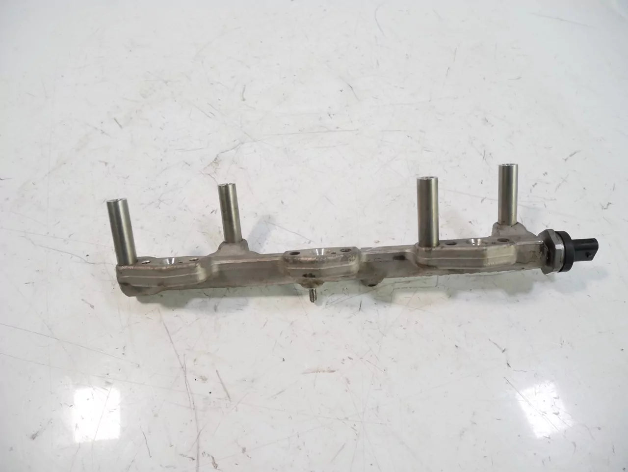 Riel inyector Mini F55 F57 Cooper 1.5 B38A15A B38 8665631